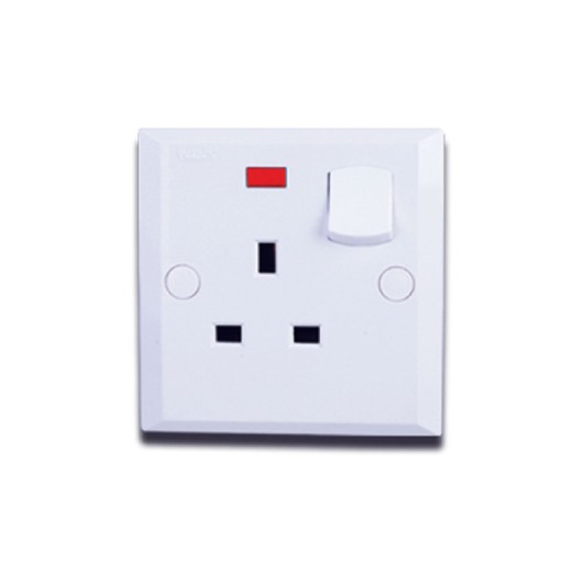 CLICK-ASTER-3 PIN FLAT SOCKET WITH SWITCH,13A