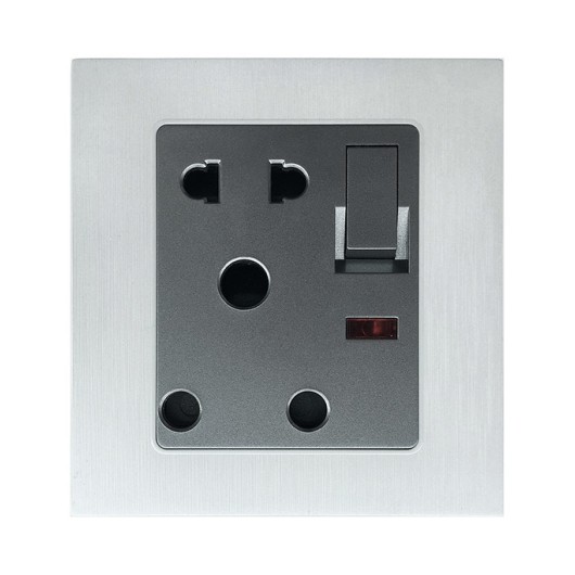 Blaze Crown 3 & 2pin Round Socket With Switch 15A- 876691